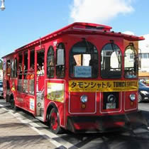 赤いシャトルバス（タモンシャトル）